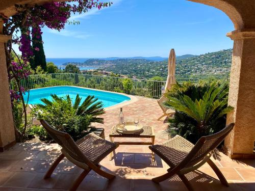 Villa les santons vue panoramique mer Golfe de Saint Tropez 4 étoiles