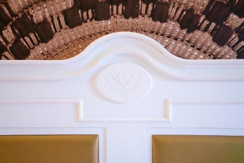 a coffered ceiling over the front door of a house at Hotel Santa Gilla in Capoterra