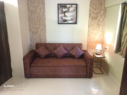 a living room with a couch in a room at Chopson's Parc in Thākurdwari