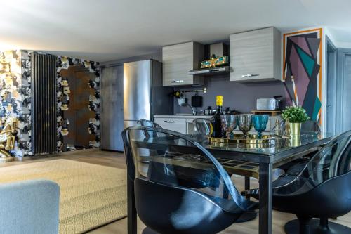 a dining room with a glass table and chairs at Flytosuite it con 35 Camere 3 Suite Delux in Calderara di Reno