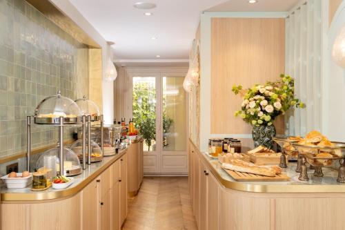 a large kitchen with a buffet of food at Lord Byron in Paris