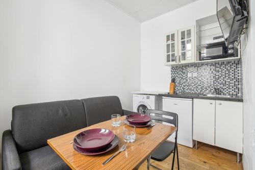 Photo de la galerie de l'établissement 552 Suite Rendez-vous - Superbe Appartement, à Paris