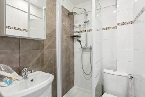 Photo de la galerie de l'établissement 552 Suite Rendez-vous - Superbe Appartement, à Paris