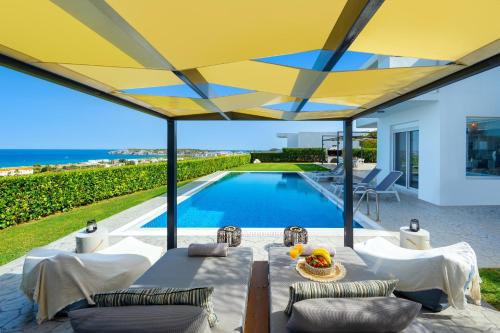 Bazén v ubytování Hill & Sea View Villas nebo v jeho okolí