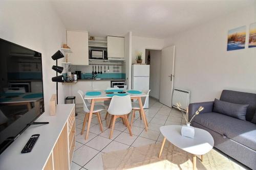 Annonce professionnelle. T2 Cabine avec balcon, 4 personnes au cœur de la ville et à deux pas du sable chaud