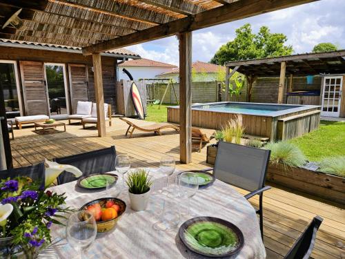 Spacieuse maison avec piscine, 9km de l'océan.