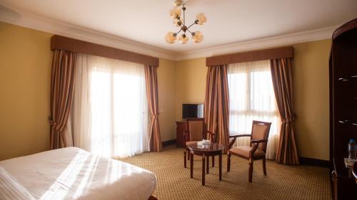 a hotel room with a bed and a table and chairs at The Villa 604 Powered by look in Cairo