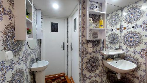 Koupelna v ubytování Taddart, C'est chez vous, tout simplement.