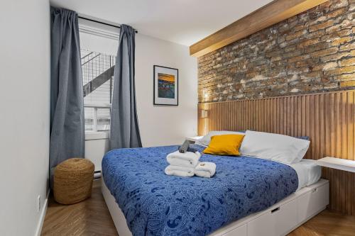 a bedroom with a bed with two teddy bears on it at Les Appartements du 300 in Quebec City