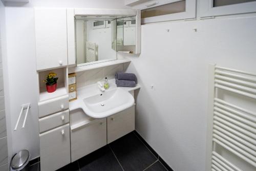 Ένα μπάνιο στο Höri-Nest Garten-Wohnung