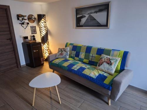a living room with a couch and a table at Suite relax in Pontevedra