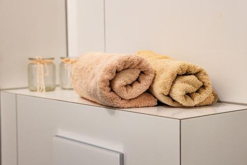 a pile of towels sitting on top of a counter at Höri Nest - Wohlfühl Appartement in Gaienhofen
