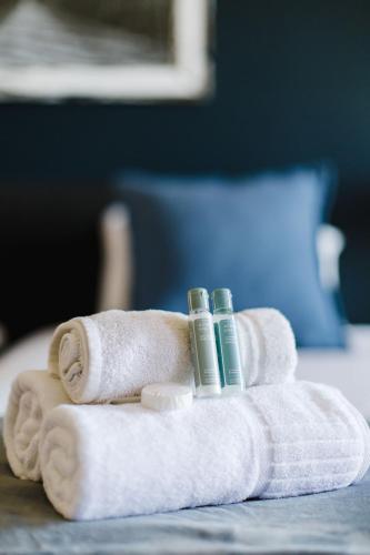 a pile of towels sitting on top of a table at Garden Route Ilita Lodge in Groot Brak Rivier