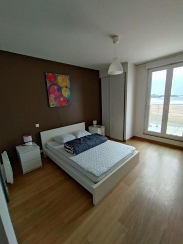 מיטה או מיטות בחדר ב-appartement vue mer