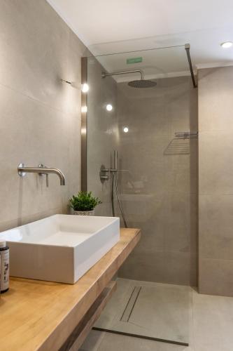 Areti's Milos Guesthouses