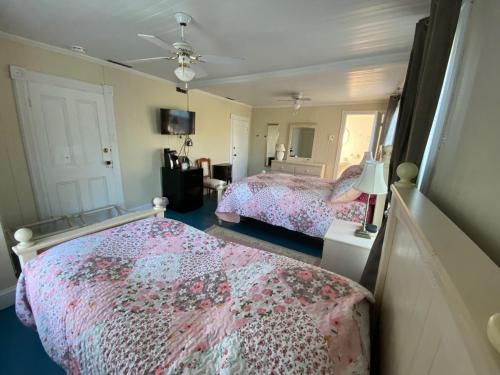 Ein Bett oder Betten in einem Zimmer der Unterkunft Auberge Maison Gauthier