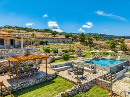 an image of a villa with a swimming pool at Il sogno di Zante in Skinária