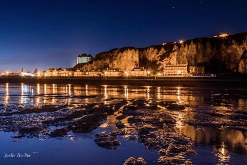 a view of a beach at night with a cliff at Espace et confort in Auppegard
