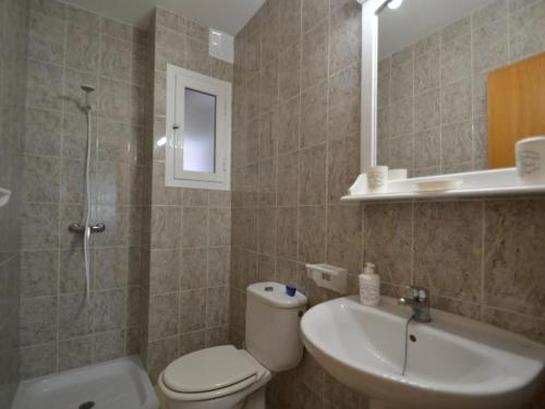a bathroom with a toilet and a sink and a shower at Viamar in Riumar