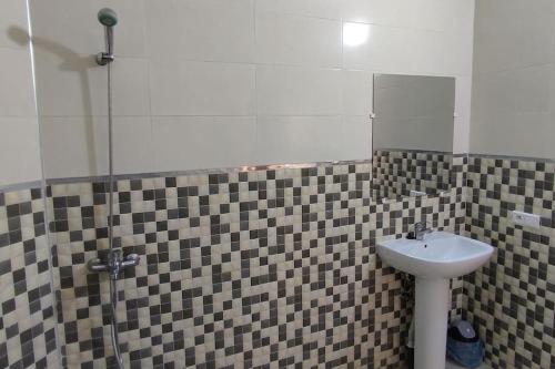 a bathroom with a sink and a mirror at Logement familial 3 in Selouane