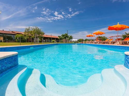Bazén v ubytování Holiday Home I Girasoli by Interhome nebo v jeho okolí