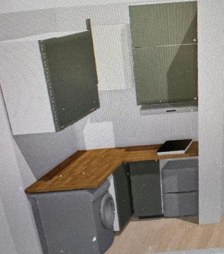 une salle de bain avec un lavabo et un miroir dans l'établissement Studio one bedroom flat and leaving room, à Clichy