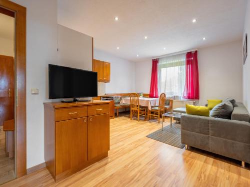 TV a/nebo společenská místnost v ubytování Apartment Kolm by Interhome
