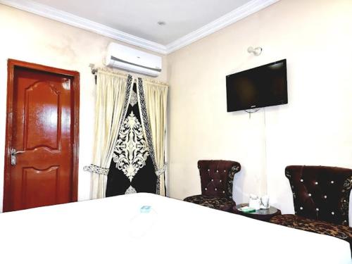 Μια τηλεόραση ή/και κέντρο ψυχαγωγίας στο Khyber Hotel