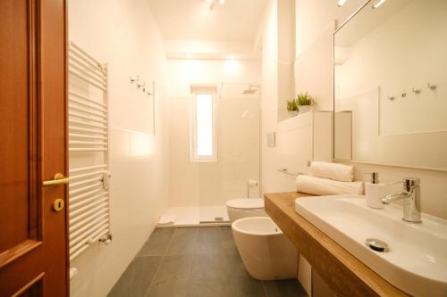 Un baño de Midnight in Vatican