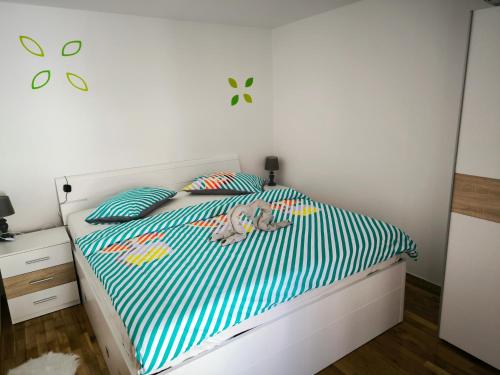 Ένα ή περισσότερα κρεβάτια σε δωμάτιο στο Apartman Jančić