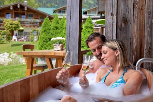 Гости Alpin Chalets Oberjoch - Luxus Unterkunft mit privatem SPA und Zugang zu 3000 qm SPA Panoramahotel Oberjoch