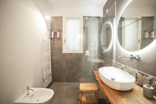 Ένα μπάνιο στο Suite Piazza Mazzini 90 MQ 5