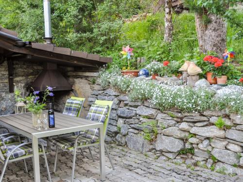 Jardin de l'établissement Chalet Himmulriich by Interhome