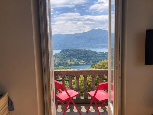 Gallery image of Bellavista in palazzo storico e deliziosa vista lago! in Miasino