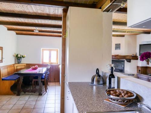 Kuchyň nebo kuchyňský kout v ubytování Holiday Home Baita Ficc by Interhome