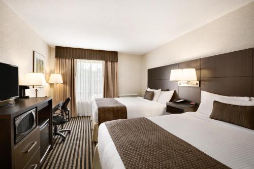 Katil atau katil-katil dalam bilik di Days Inn by Wyndham Miramichi NB