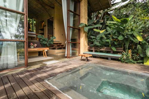 a house with a pool in the middle of a patio at Cabañas en la montaña Viga Vieja in San Peregrino
