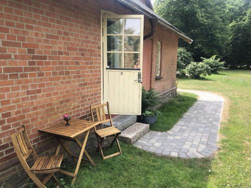 a table and two chairs in front of a house at Vingårdens Bed & Breakfast in Helsingborg