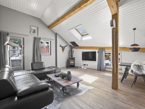 ein Wohnzimmer mit Sofa und Klavier in der Unterkunft Apartment Honegger by Interhome in Churwalden