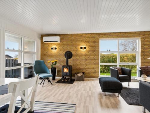 Posezení v ubytování Holiday Home Gudrun - 250m from the sea by Interhome