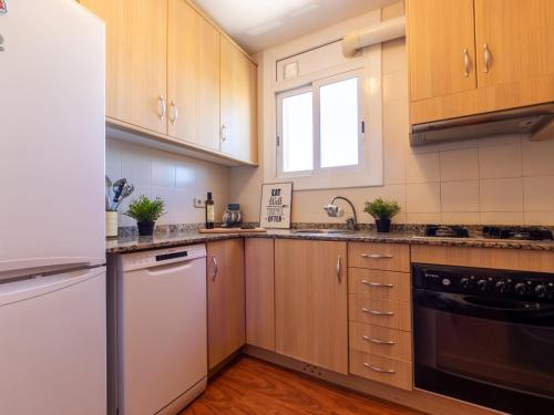 Η κουζίνα ή μικρή κουζίνα στο Apartment Garbi by Interhome