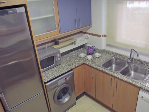 Køkken eller tekøkken på Holiday Home Rosa by Interhome