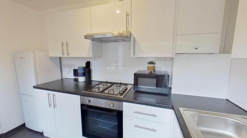 Elegant 2 Bed House Near City Centre photo 25