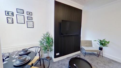 Elegant 2 Bed House Near City Centre photo 26