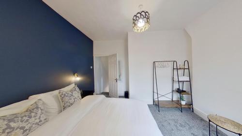 Elegant 2 Bed House Near City Centre photo 13