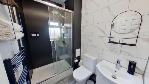 Elegant 2 Bed House Near City Centre photo 32