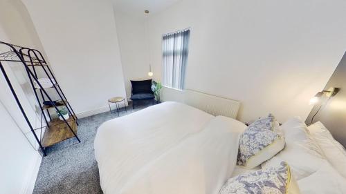 Elegant 2 Bed House Near City Centre photo 11