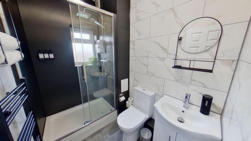 Elegant 2 Bed House Near City Centre photo 31