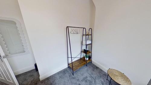 a room with a mirror and two chairs at Elegant 2 Bed House Near City Centre in Manchester