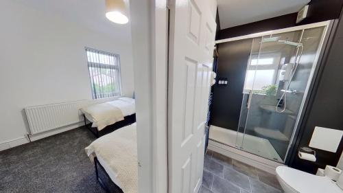 Elegant 2 Bed House Near City Centre photo 4